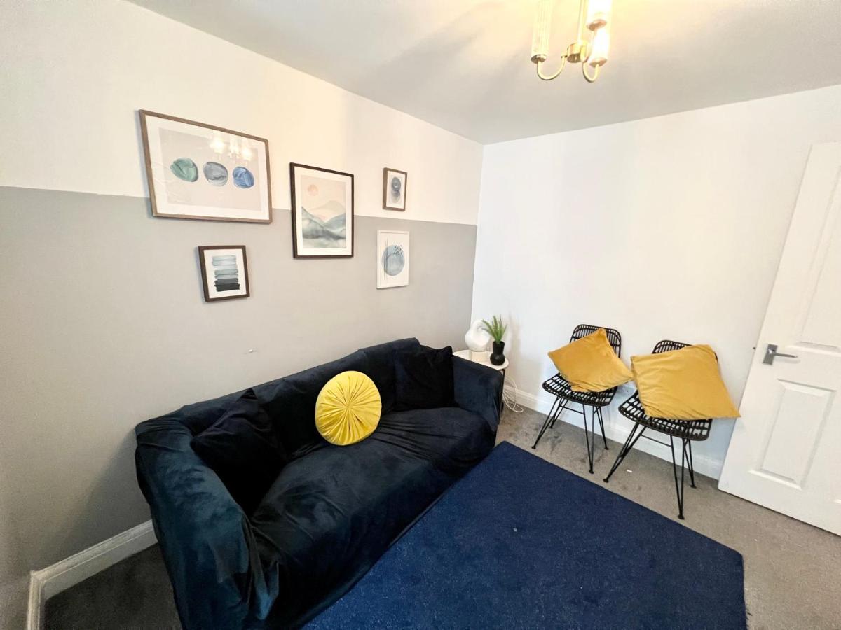3 Cosy Homes Walking Distance To Mall With Parking Available To Book Separately 3 Bed House Or 1 Bed Apartment Or Studio Лондон Екстер'єр фото